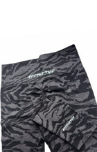 Load image into Gallery viewer, BLACK tiger stripe leggings