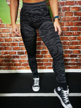 Load image into Gallery viewer, BLACK tiger stripe leggings